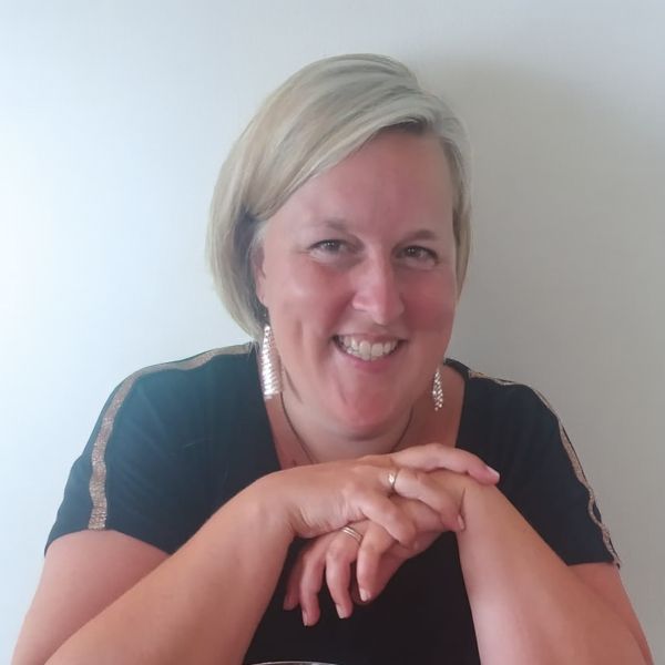 Prof. Ann Elsen visita o ISCE