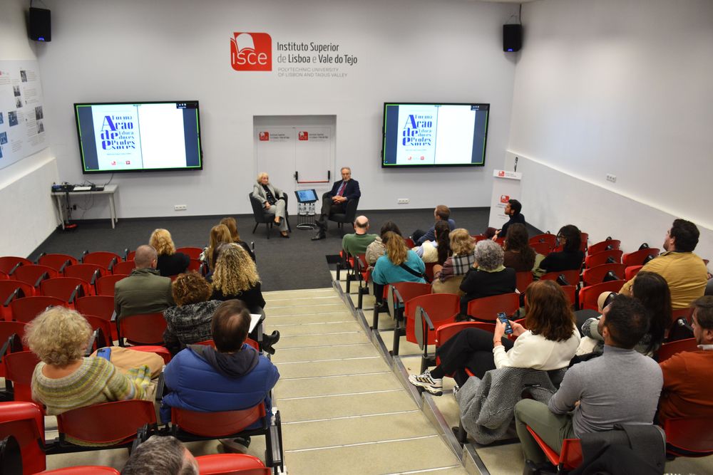Apresentação do E-Book "A Formação de Educadores e Professores"