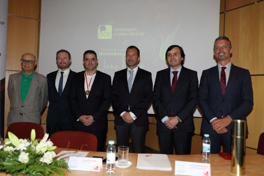 Outorga do título de Professor Especialista Honoris Causa