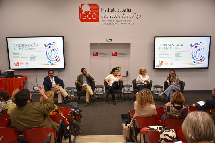 Apresentação do livro “Innovación e investigación en pedagogía social y animación sociocultural” — foto 4
