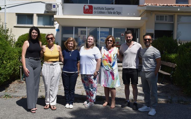 ISCE recebe visita de docentes da ESCUNI — foto 1