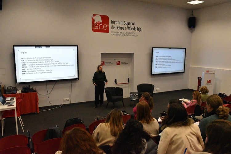 ISCE dinamizou Seminário sobre Educação e Sistema de Promoção e Proteção Foto 2