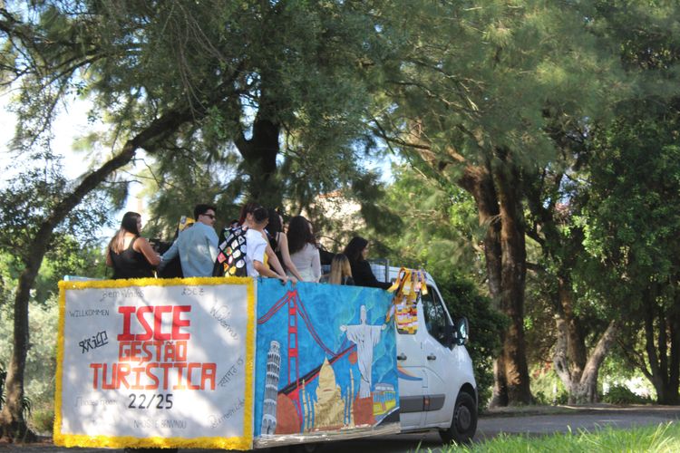 Bênção dos Finalistas do ISCE assinala momento marcante para a comunidade académica Foto 7