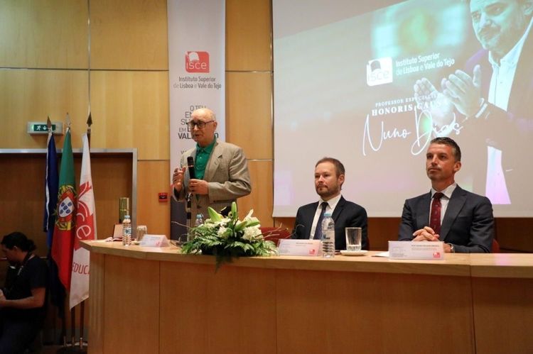 Outorga do título de Professor Especialista Honoris Causa Foto 3