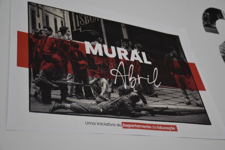 "Um Mural por abril" no ISCE Foto 4