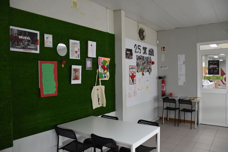 "Um Mural por abril" no ISCE Foto 6