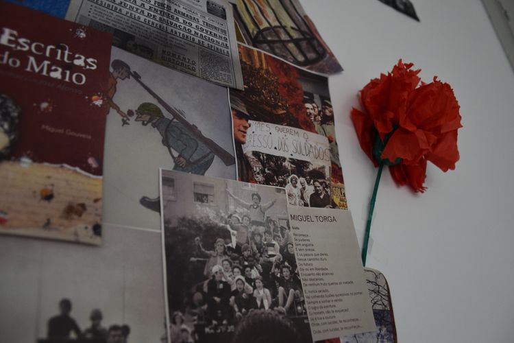 "Um Mural por abril" no ISCE Foto 8