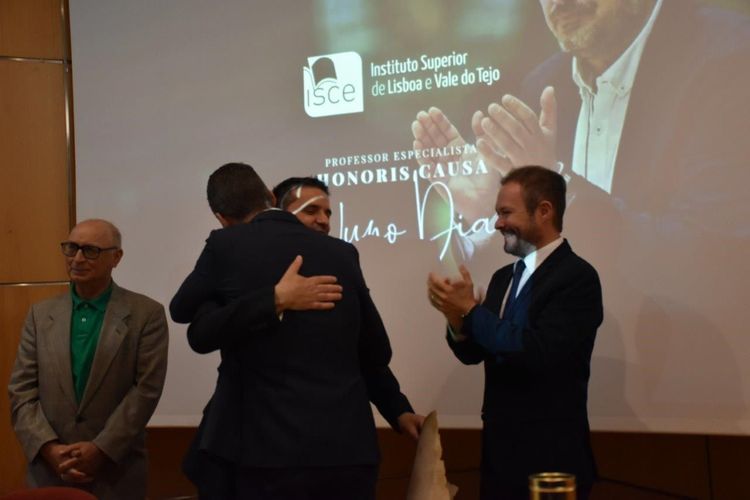 Outorga do título de Professor Especialista Honoris Causa Foto 2