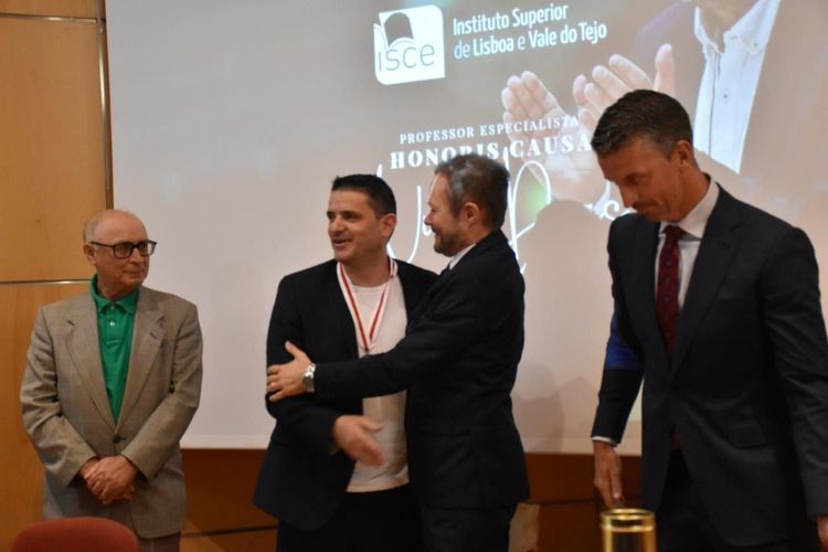 Outorga do título de Professor Especialista Honoris Causa Foto 4