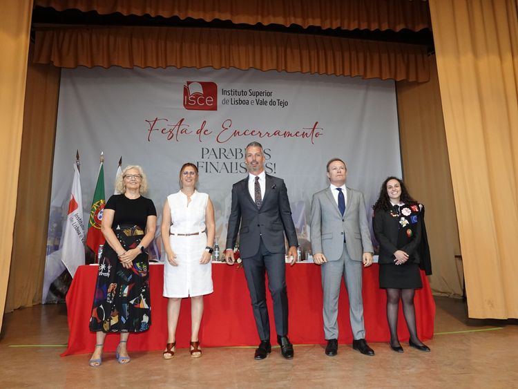 Bênção dos Finalistas do ISCE assinala momento marcante para a comunidade académica Foto 18