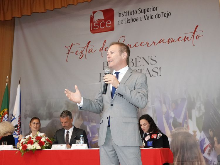 Bênção dos Finalistas do ISCE assinala momento marcante para a comunidade académica Foto 15