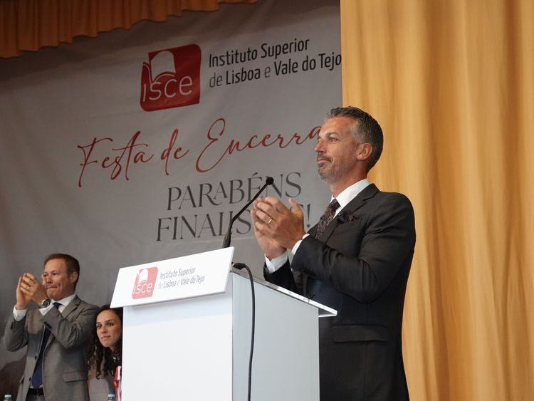 Bênção dos Finalistas do ISCE assinala momento marcante para a comunidade académica Foto 9