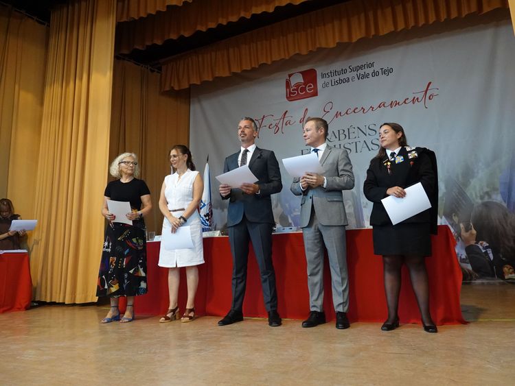 Bênção dos Finalistas do ISCE assinala momento marcante para a comunidade académica Foto 19