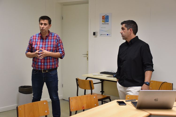 Prof. Doutor Hugo Sarmento dinamizou conferência "Aplicação da Inteligência Artificial à Escrita Científica – Desafios e Oportunidades" Foto 4