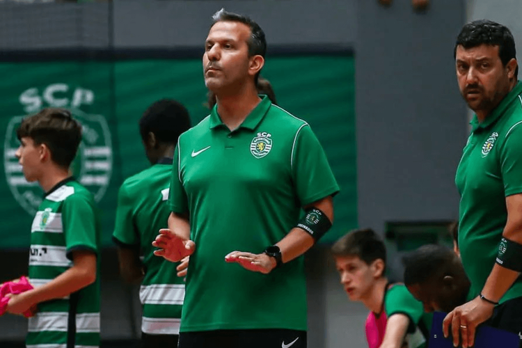 Alexandre Teixeira considerado melhor treinador nacional de futsal sub-15
